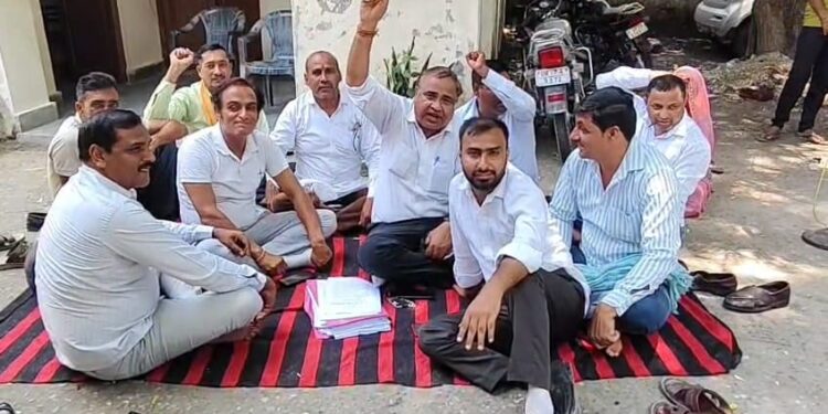 स्वामी रामदेव और बालकृष्ण पर कांवड़ शिविर लगाकर ज़मीन कब्जाने का आरोप – पीड़ित ने दी 15 अगस्त को आत्मदाह की चेतावनी