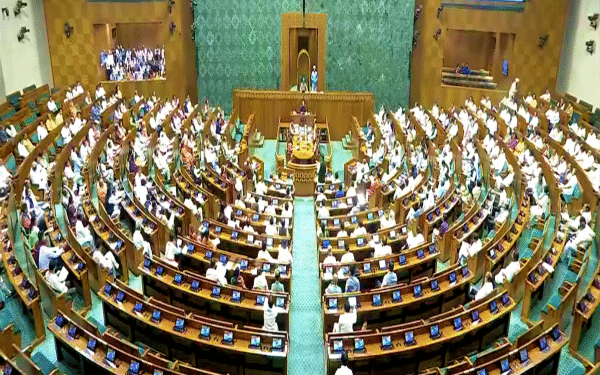 ऑपरेशन सिन्दूर: क्या संसद में सच्चाई दबाई जा रही है? थरूर के “मौनव्रत” का मतलब क्या है?