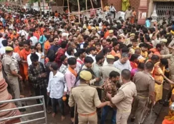 बाराबंकी के औसानेश्वर महादेव मंदिर में करंट से भगदड़: 2 श्रद्धालुओं की मौत, 30 से ज़्यादा घायल