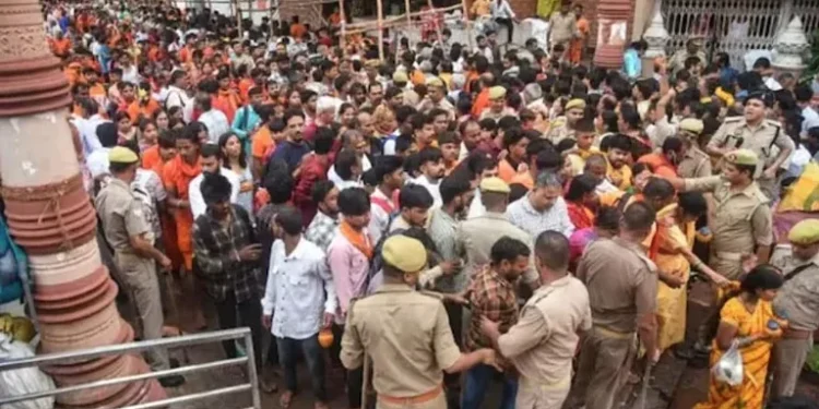 बाराबंकी के औसानेश्वर महादेव मंदिर में करंट से भगदड़: 2 श्रद्धालुओं की मौत, 30 से ज़्यादा घायल