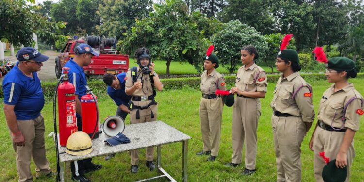 एनसीसी कैडेट्स को दी गई आपदा प्रबंधन की जानकारी