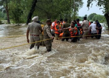 जम्मू-कश्मीर बारिश अपडेट: वैष्णो देवी मार्ग पर भूस्खलन में 13 लोगों की मौत, जिनमें 9 तीर्थयात्री शामिल।