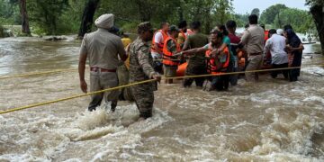 जम्मू-कश्मीर बारिश अपडेट: वैष्णो देवी मार्ग पर भूस्खलन में 13 लोगों की मौत, जिनमें 9 तीर्थयात्री शामिल।