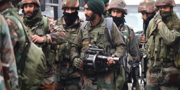 कुलगाम का ‘ऑपरेशन अखल’: एक आतंकी ढेर, दो आतंकियों की घेरेबंदी जारी, सेना ने कहा – “कोई नहीं बचेगा”