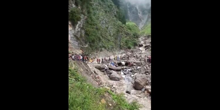 भारत में मॉनसून की बारिश का अपडेट: जम्मू-कश्मीर के किश्तवाड़ में भीषण बादलफट, कम से कम 40 लोगों की मौत