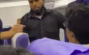 VIDEO : Indigo Flight : Man Slapped | मुंबई-कोलकाता इंडिगो फ्लाइट में पैनिक अटैक से जूझ रहे यात्री को थप्पड़ मारने की घटना ने उड़ान के बीच पैदा कर दिया हंगामा, वीडियो वायरल होने पर इंडिगो ने दी सफाई