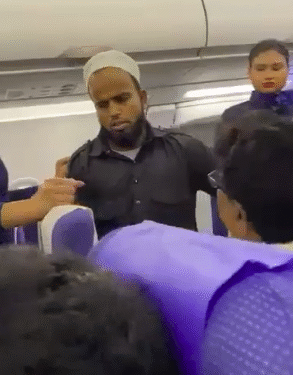 VIDEO : Indigo Flight : Man Slapped | मुंबई-कोलकाता इंडिगो फ्लाइट में पैनिक अटैक से जूझ रहे यात्री को थप्पड़ मारने की घटना ने उड़ान के बीच पैदा कर दिया हंगामा, वीडियो वायरल होने पर इंडिगो ने दी सफाई