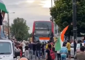 क्या भारतीयों को UK से निकाला जाएगा? भारत को 23 देशों की ‘पहले निर्वासित करो, बाद में अपील करो’ सूची में शामिल किया गया; जानिए किन पर पड़ेगा असर