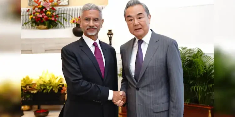 एकतरफ़ा धमकाना चरम पर: ट्रंप टैरिफ़ युद्ध के बीच चीन ने भारत से क्या कहा