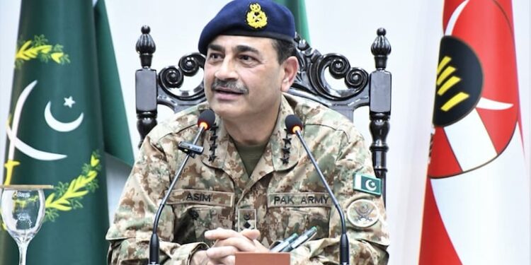 “हम आधी दुनिया को अपने साथ ले डुबेंगे”: अमेरिका में पाक सेना प्रमुख असीम मुनीर की परमाणु धमकी