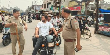 मंगलौर में बिना नंबर प्लेट वाहनों पर चला पुलिस का डंडा, कई वाहन सीज़, कई चालान