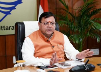 सीएम धामी ने छह मोबाइल टॉयलेट वैन को दिखाई हरी झंडी, चंपावत को किया रवाना; जानें खास वजह