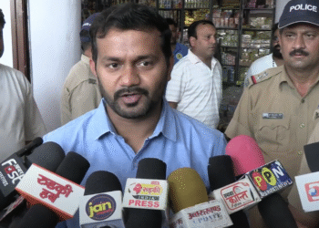 रुड़की में SDM और SP देहात सजग..पटाखा कारोबारियों का किया रूटीन चेकअप…