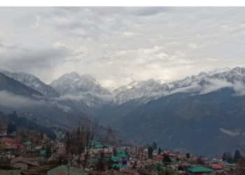 Uttarakhand Weather Update: देहरादून, टिहरी, पौड़ी और नैनीताल में Rain Alert, ठंड में आएगी बढ़ोतरी
