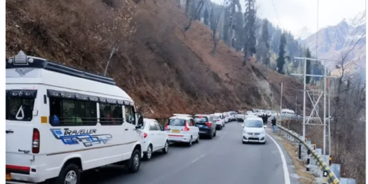 Green Tax in Uttarakhand: बाहरी वाहनों पर लगेगा ग्रीन टैक्स, हर साल बढ़ेगा 150 करोड़ का राजस्व