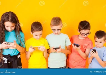 Uttarakhand’s Mobile Policy: बच्चों के उज्जवल भविष्य की ओर एक संवेदनशील पहल