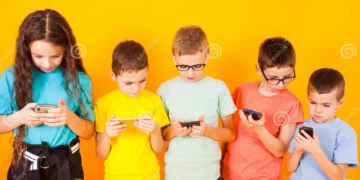 Uttarakhand’s Mobile Policy: बच्चों के उज्जवल भविष्य की ओर एक संवेदनशील पहल