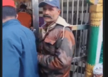 कलियर दरगाह में विकलांग व्यक्ति पर पीएसी जवान का कथित लाठीचार्ज, वीडियो वायरल…