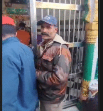 कलियर दरगाह में विकलांग व्यक्ति पर पीएसी जवान का कथित लाठीचार्ज, वीडियो वायरल…