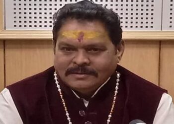 विवादों में घिरे सुरेश राठौर, अब गाड़ी विवाद में एफआईआर