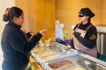 राष्ट्रीय युवा दिवस पर प्रेरक पहल: मूक-बधिर युवाओं ने देहरादून में खड़ा किया आत्मनिर्भरता का कैफे