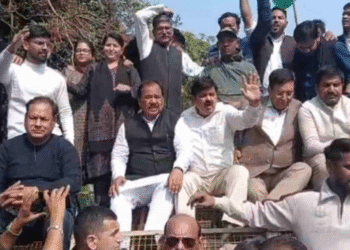 कानून व्यवस्था पर उठाए सवाल, बढ़ते अपराध के मामलों को लेकर कांग्रेसियों का पुलिस मुख्यालय में हंगामा…