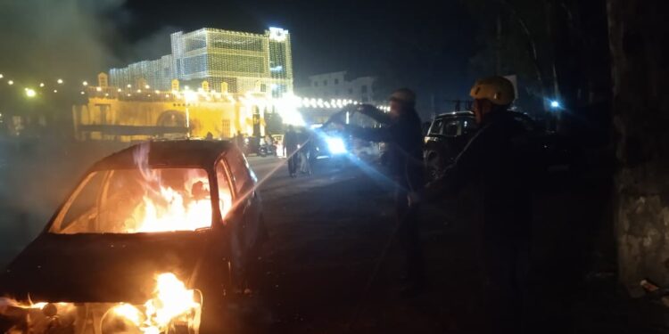 रुड़की में चलती कार में लगी भीषण आग, बड़ा हादसा टला…