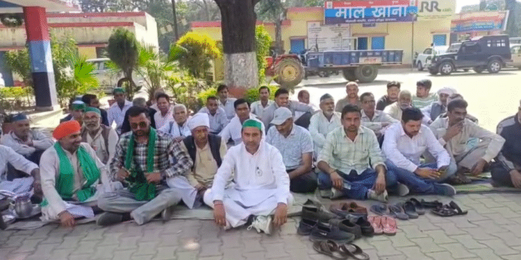 मंगलौर कोतवाली में किसानों का धरना, ट्यूबवेल मोटर चोरी पर आक्रोश…