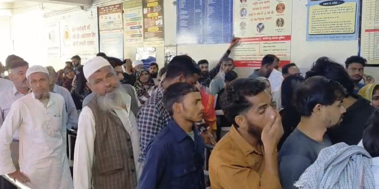 मौसम बदलते ही बढ़े वायरल बुखार, खांसी-जुकाम के मरीज; अस्पताल प्रशासन ने बरतने को कहा विशेष सावधानी…