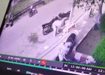 स्कूल के बाहर छात्रों पर फायरिंग, इलाके में दहशत…