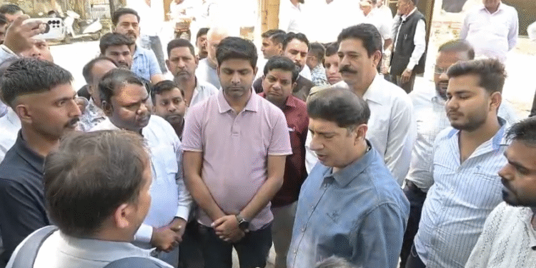 वेतन और पीएफ बकाया को लेकर परिवहन कर्मचारियों ने मंत्री से लगाई गुहार…