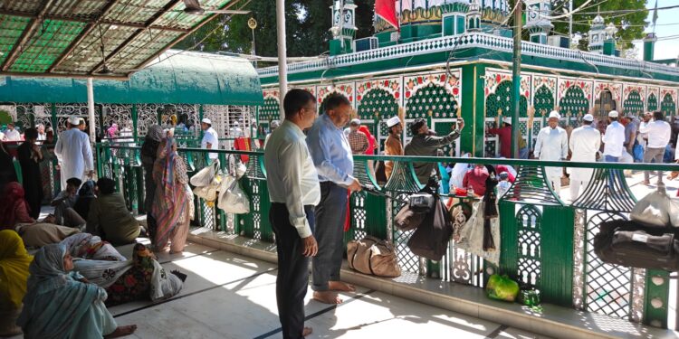 पिरान कलियर दरगाह में हाई अलर्ट: डॉग स्क्वॉड के साथ सघन चेकिंग अभियान, सुरक्षा व्यवस्था चाक-चौबंद…