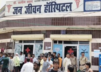 रुड़की के जन जीवन अस्पताल में फिर हंगामा! गर्भवती महिला के ऑपरेशन में लापरवाही का आरोप, वेंटिलेटर पर जिंदगी की जंग…